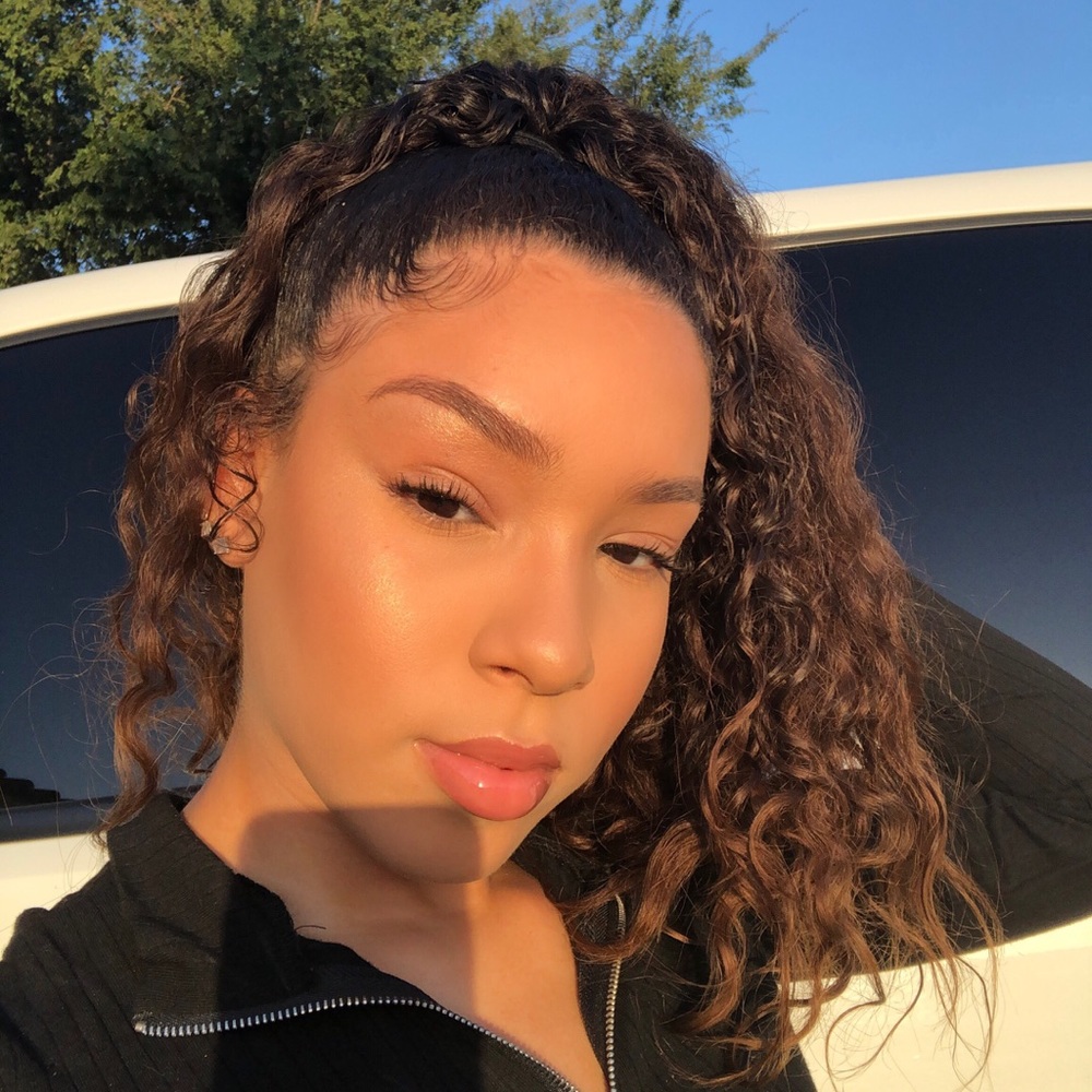 Meet your Posher, Micayla